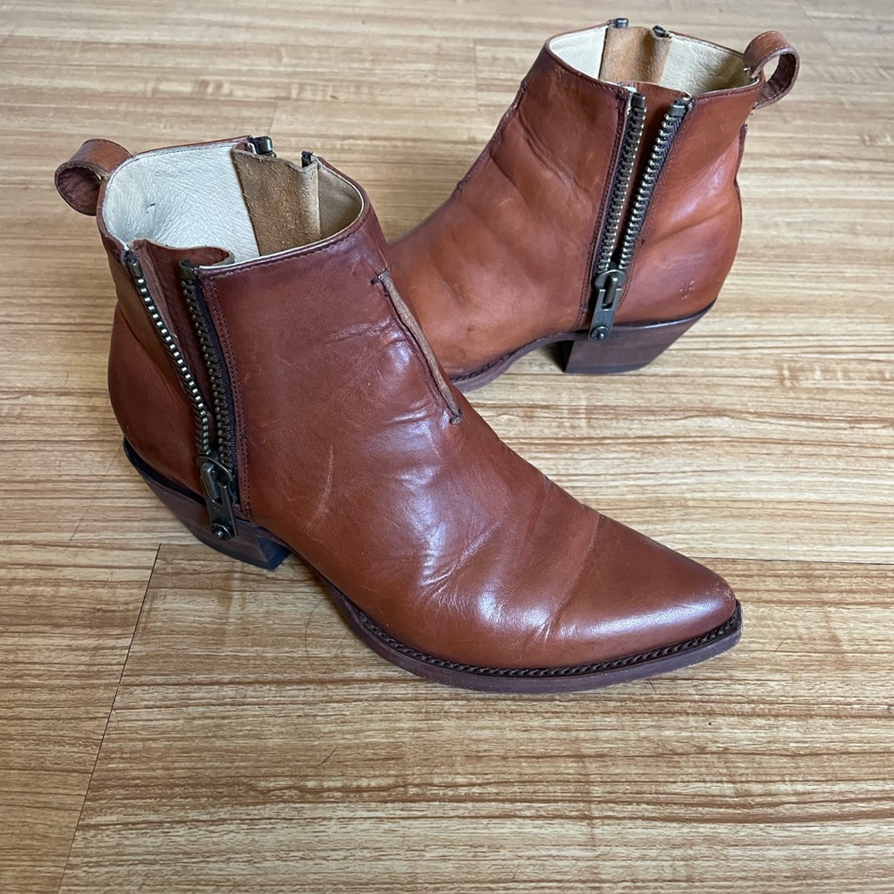 Frye Sacha Moto boot